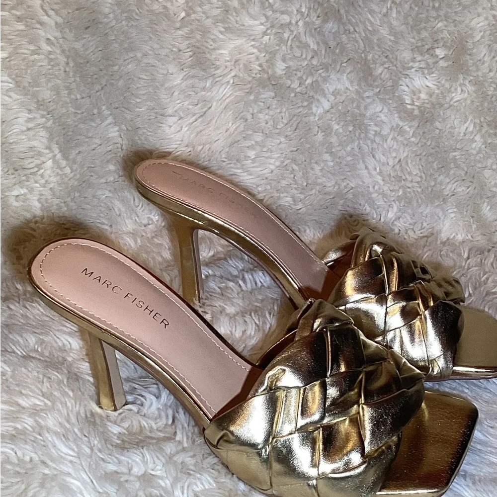 Marc Fisher Gold women’s braided strap sandal size 7